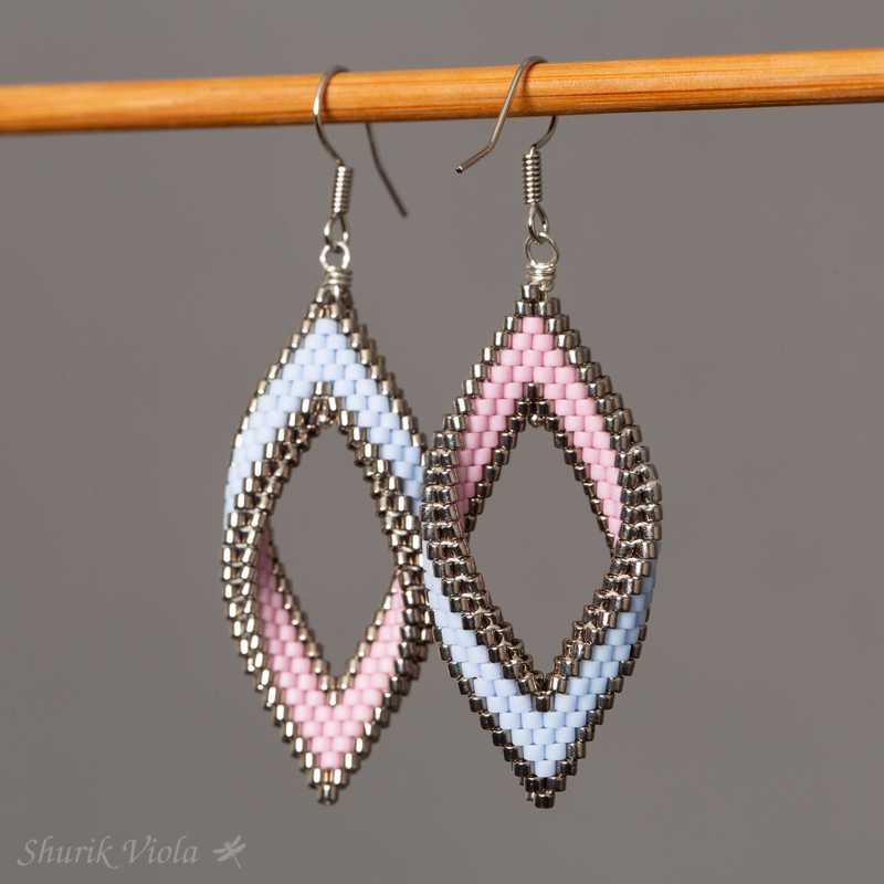 Seed bead earrings petals Moebius / Boucles d'oreilles en perles de rocaille pétales Mœbius - Shurik Viola