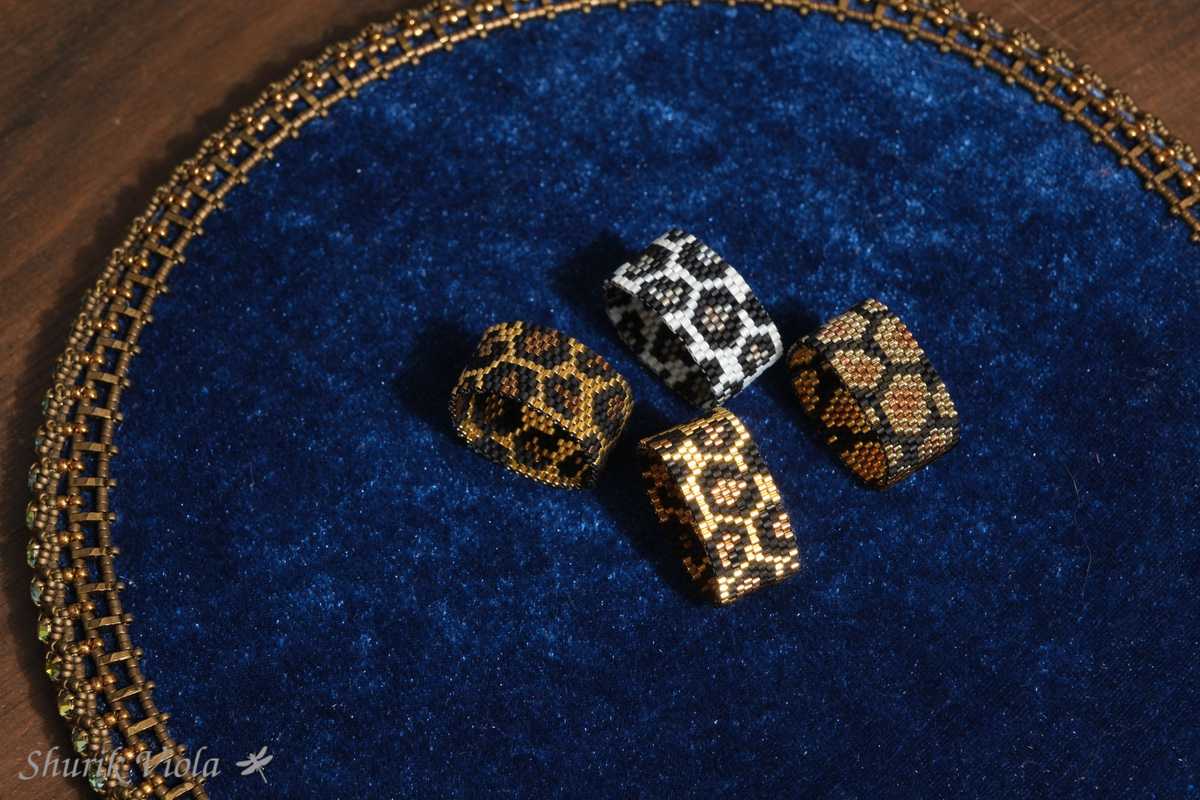 Seed beaded rings Leopard and Snow leopard / Bagues en perles de rocaille Leopard et Panthère des neiges 