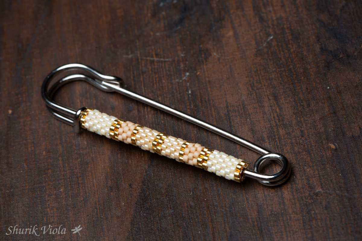 Seed bead brooch / Broche en perles de rocaille - Shurik Viola