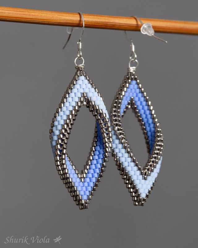 Seed bead earrings petals Moebius / Boucles d'oreilles en perles de rocaille pétales Mœbius - Shurik Viola