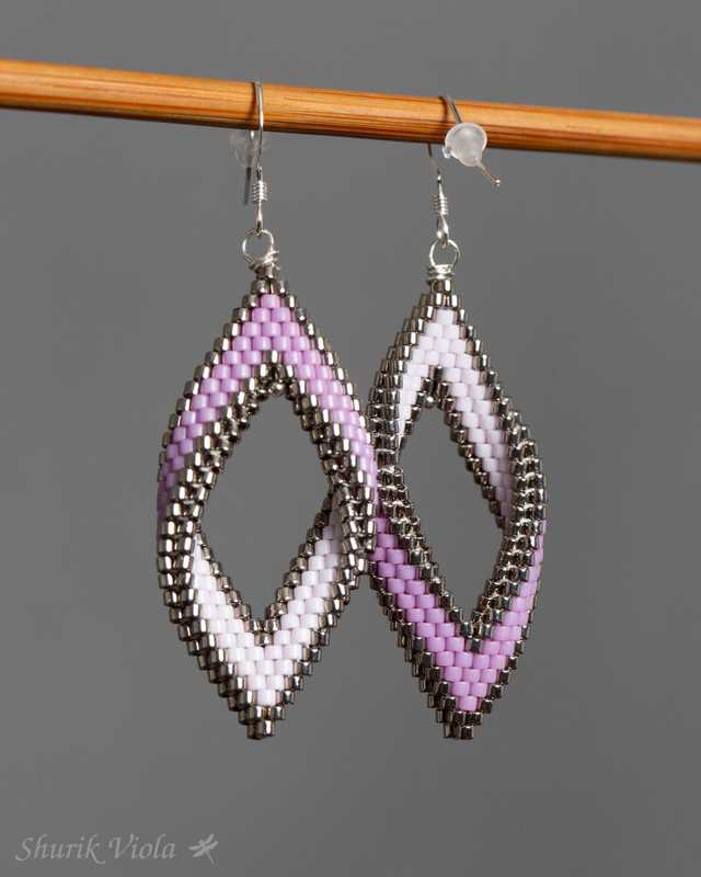 Seed bead earrings petals Moebius / Boucles d'oreilles en perles de rocaille pétales Mœbius - Shurik Viola