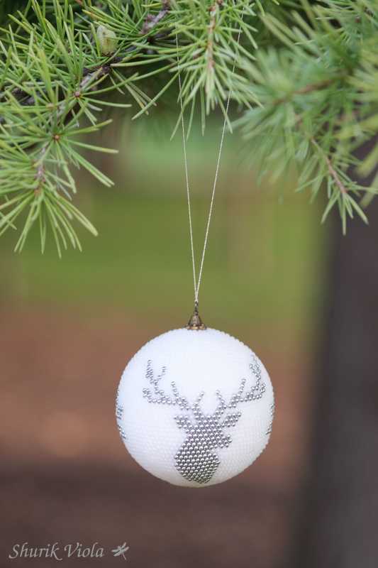 Boule de Noël Cerf en perles de rocaille / Seed beaded Christmas ball Deer 