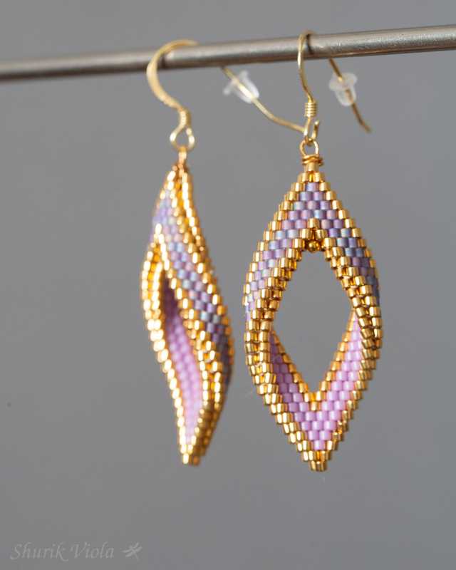 Seed bead earrings petals Moebius / Boucles d'oreilles en perles de rocaille pétales Mœbius - Shurik Viola