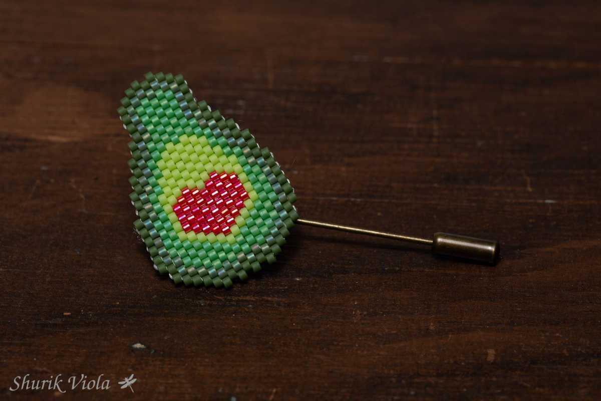 Seed bead brooch Avocado / Broche en perles de rocaille Avocat - Shurik Viola