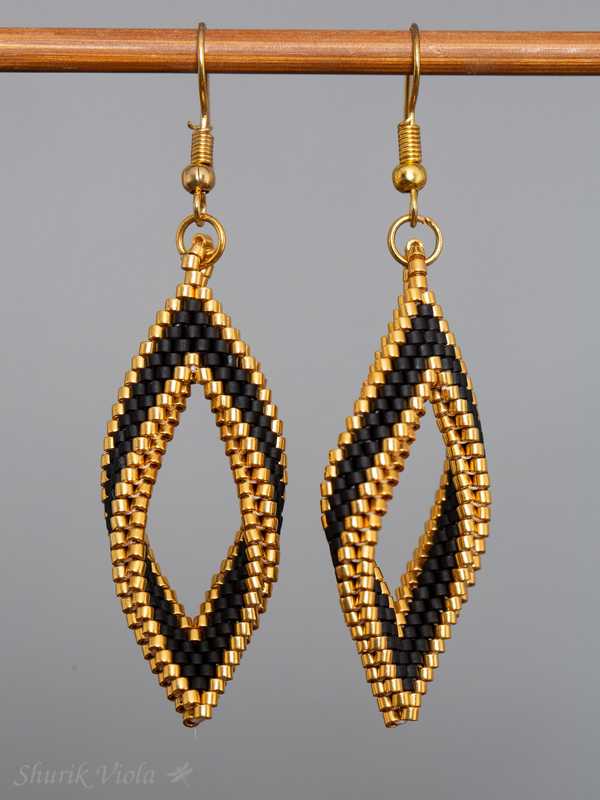 Seed bead earrings petals Moebius / Boucles d'oreilles en perles de rocaille pétales Mœbius - Shurik Viola