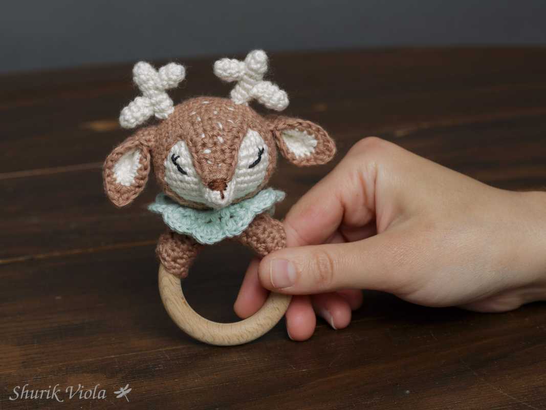 Crocheted rattle cerf / Hochet en crochet cerf - Shurik Viola